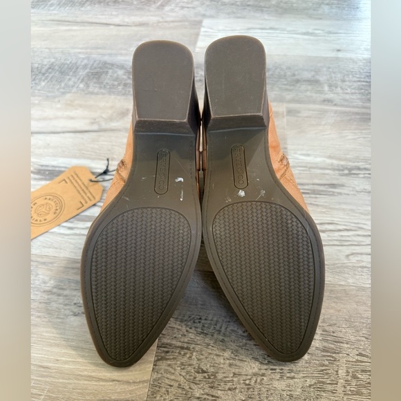 NWT Frye and Co. Womens Palma Stacked Heel Booties, Light Tan, Size 7 1/2 - Picture 6 of 7